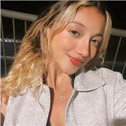 Nivel C1, experiencia informal, comprometida, adaptable, con iniciativa.